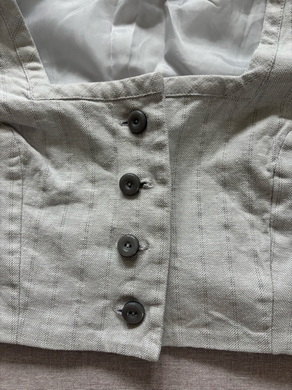 Jesa & Jonnie Y2K tailored linen cropped vest. - Picture 4 of 10
